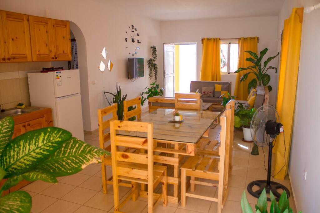 Cosy & Relax Yellow House 5Mn Walk From The Beach! Calheta Exteriér fotografie